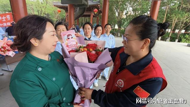 企业致敬白衣天使凝聚社会温情凯发k8国际娱乐首选沈阳爱心(图3)