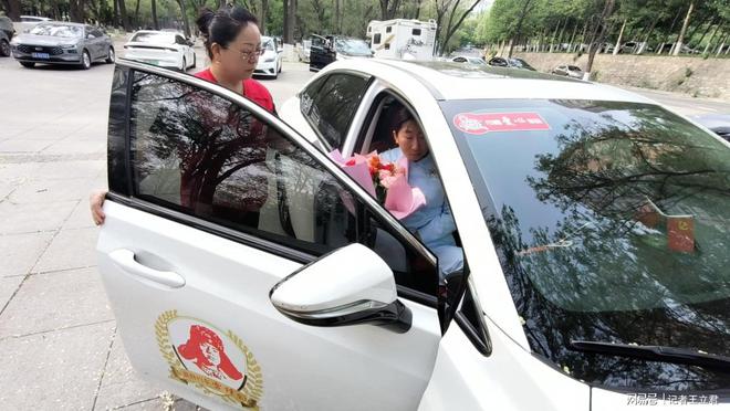 企业致敬白衣天使凝聚社会温情凯发k8国际娱乐首选沈阳爱心(图4)