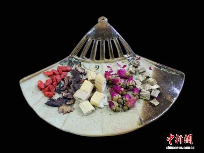 ：中药代茶饮和年轻人何以双向奔赴？K8凯发天生赢家葛根茶走红互联网