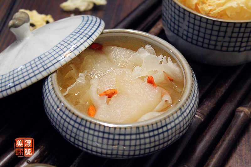 把食材放锅里一键即成秋天干燥要多喝汤凯发k8国际登录6道用电饭锅炖的汤(图5)