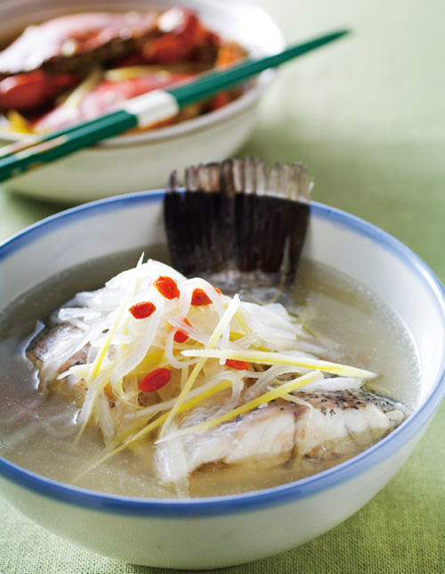 只需一个按键就能轻松品搞定K8凯发国际用电锅做好汤(图5)